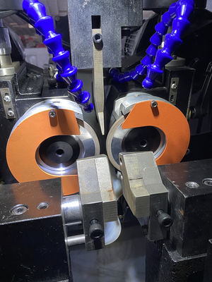 LDX-028A Großkreislauf-Sägenblatt CNC Doppelschleifkopf Seitenwinkel-Schleifmaschinenhersteller